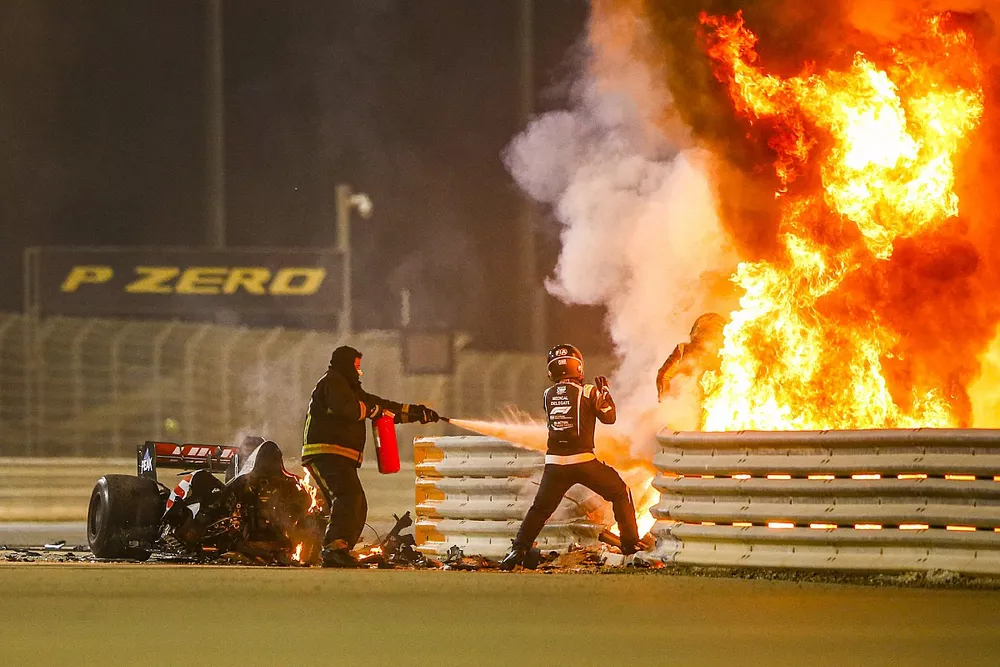 Romain Grosjean, Haas F1 saliendo del monoplaza en llamas