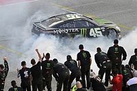 Reddick sobrevive y gana en una alocada cita de NASCAR Cup en Austin