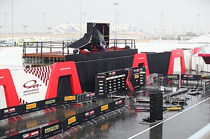 Sandsturm und Gewitter in Katar: Start der WSBK- und WSSP-Rennen verschoben