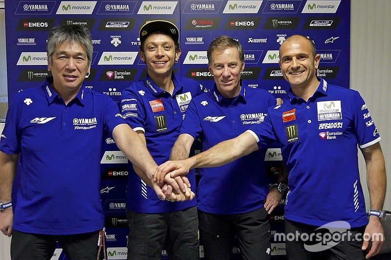 Valentino Rossi, Movistar Yamaha MotoGP celebra su nuevo contrato con Yamaha