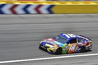 Kyle Busch aparece al final y gana la All Star Race
