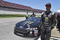 Kurt Busch gana la pole en Talladega 