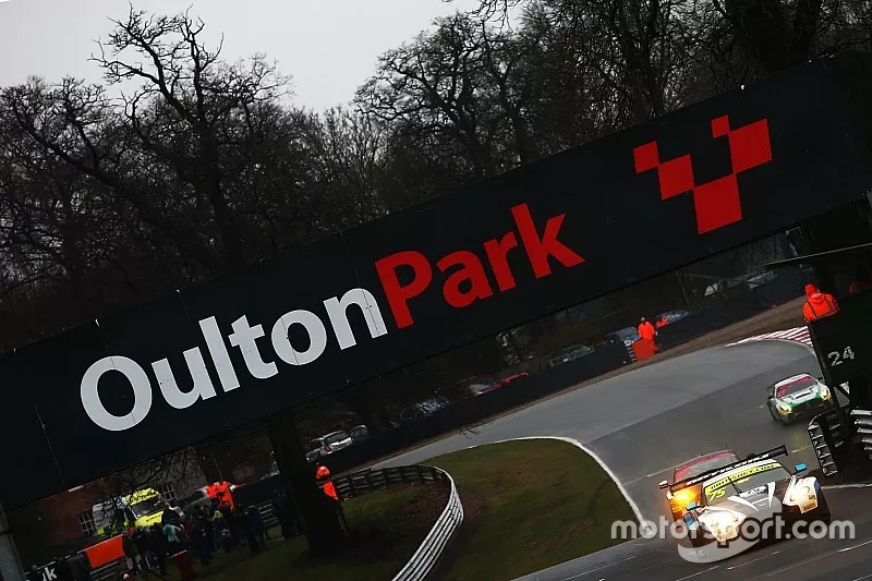 #75 Optimum Motorsport Aston Martin V12 Vantage GT3: Flick Haigh, Jonny Adam