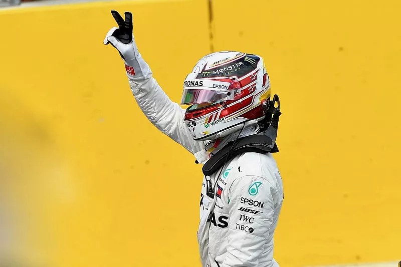 Lewis Hamilton, Mercedes AMG F1 W09, celebra su pole position en el GP de Francia 2018
