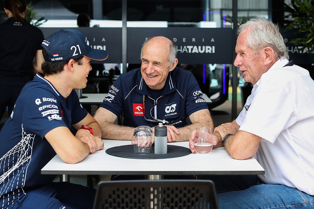Nyck de Vries, AlphaTauri, Franz Tost, Director del equipo, Scuderia AlphaTauri, Dr. Helmut Marko, Consultor, Red Bull Racing