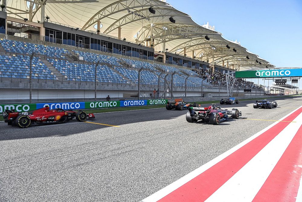 Pr&aacute;ctica de salida liderada por Kevin Magnussen, Haas VF-23, seguido de Logan Sargeant, Williams FW45, Lando Norris, McLaren MCL60, Zhou Guanyu, Alfa Romeo C43, Carlos Sainz, Ferrari SF-23