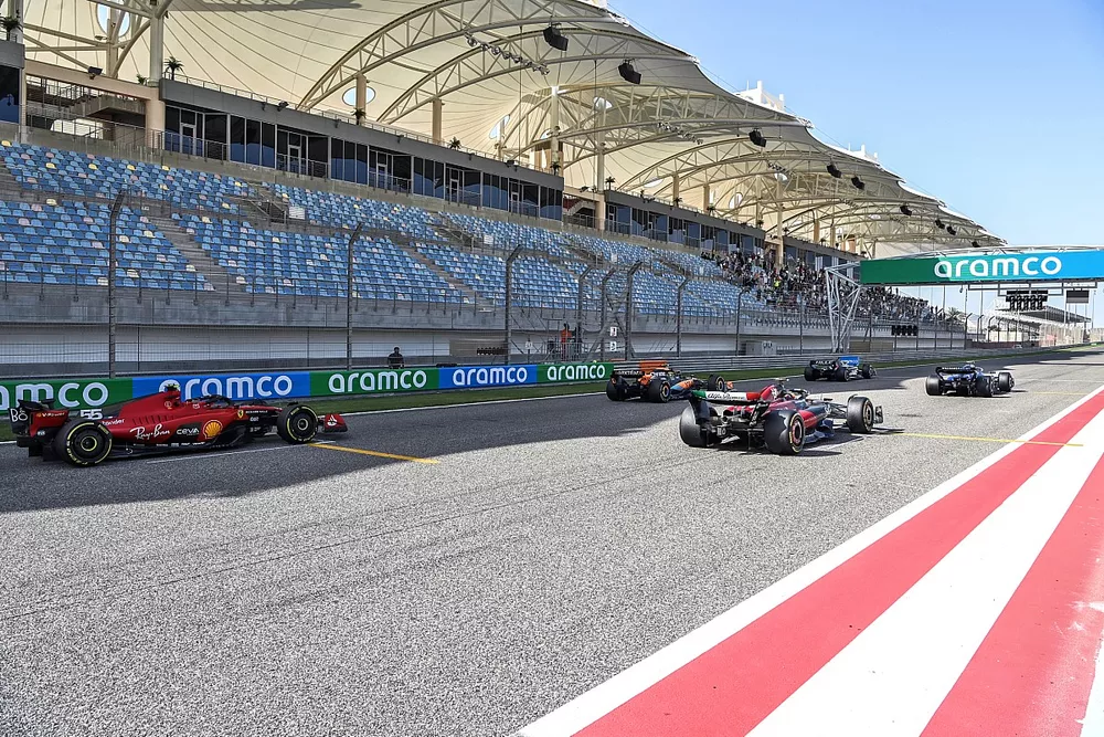 Pr&aacute;ctica de salida liderada por Kevin Magnussen, Haas VF-23, seguido de Logan Sargeant, Williams FW45, Lando Norris, McLaren MCL60, Zhou Guanyu, Alfa Romeo C43, Carlos Sainz, Ferrari SF-23