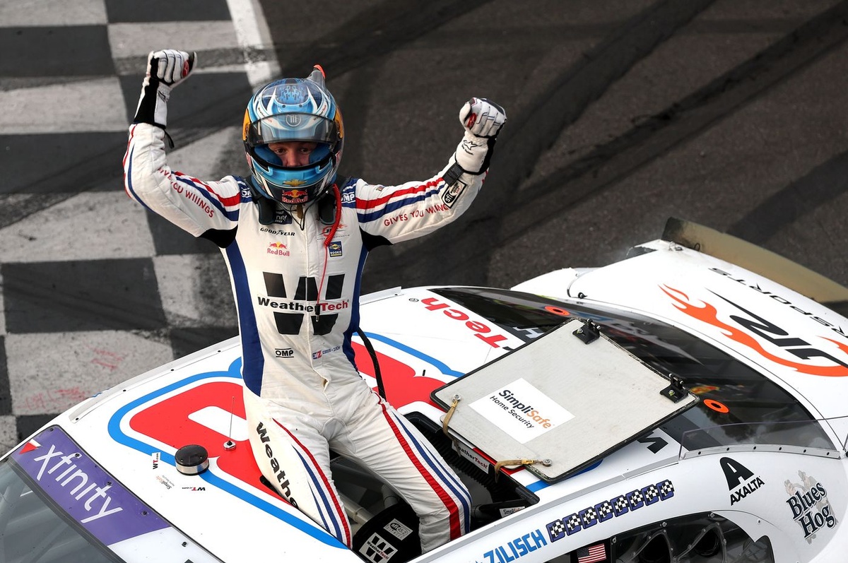 Connor Zilisch returns from collarbone surgery to win NASCAR Xfinity Portland: