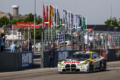 Farfus vence 24h de Nürburgring após punição aos líderes na reta final
