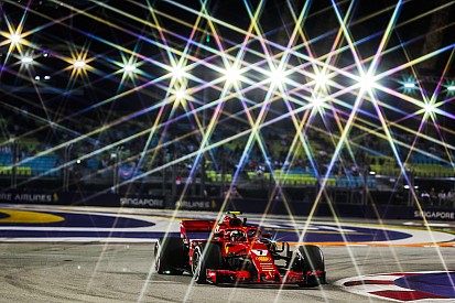 Fotogallery: Raikkonen svetta nelle prove libere del GP di Singapore, ma Hamilton è in agguato