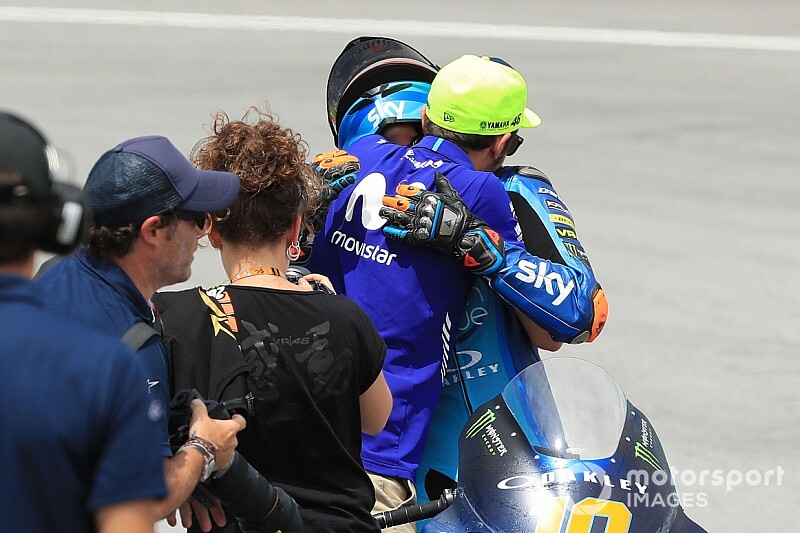 Rossi liet traantje om eerste Moto2-overwinning Marini