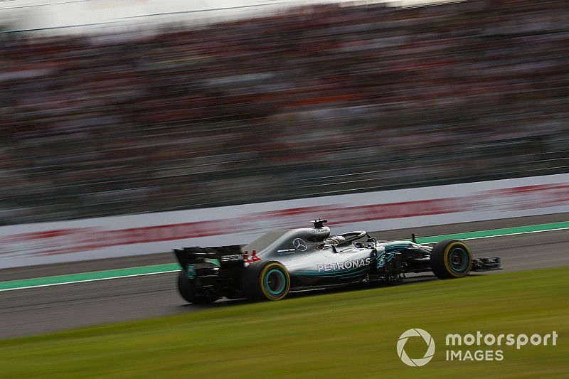 Fotogallery: Lewis Hamilton conquista la pole nelle Qualifiche di Suzuka