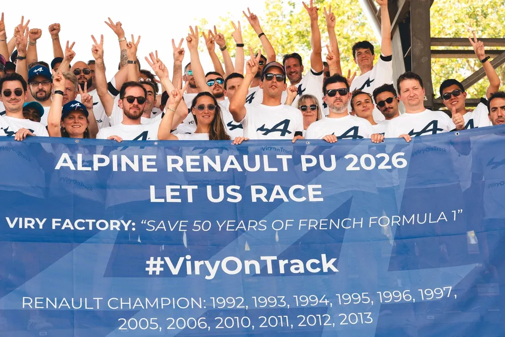 Alpine-personeel uit Viry-Chatillon protesteert bij F1-race in Monza
