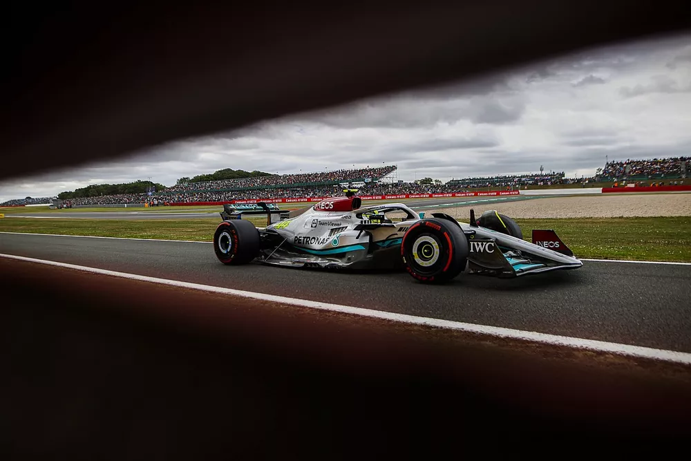 Lewis Hamilton, Mercedes W13