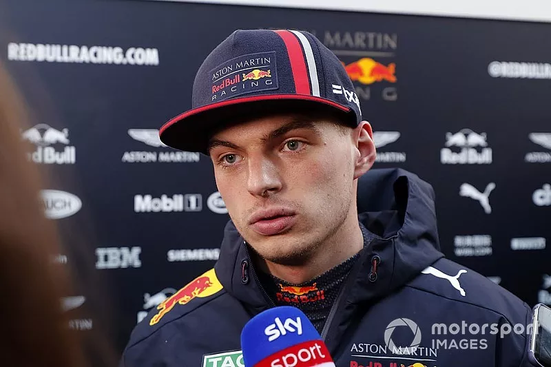 Max Verstappen, Red Bull Racing con los medios