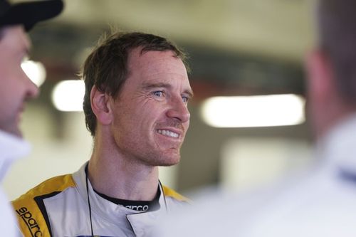 Michael Fassbender, ator de X-Men e 12 Anos de Escravidão, disputará os 500km de Interlagos da Porsche Cup Brasil