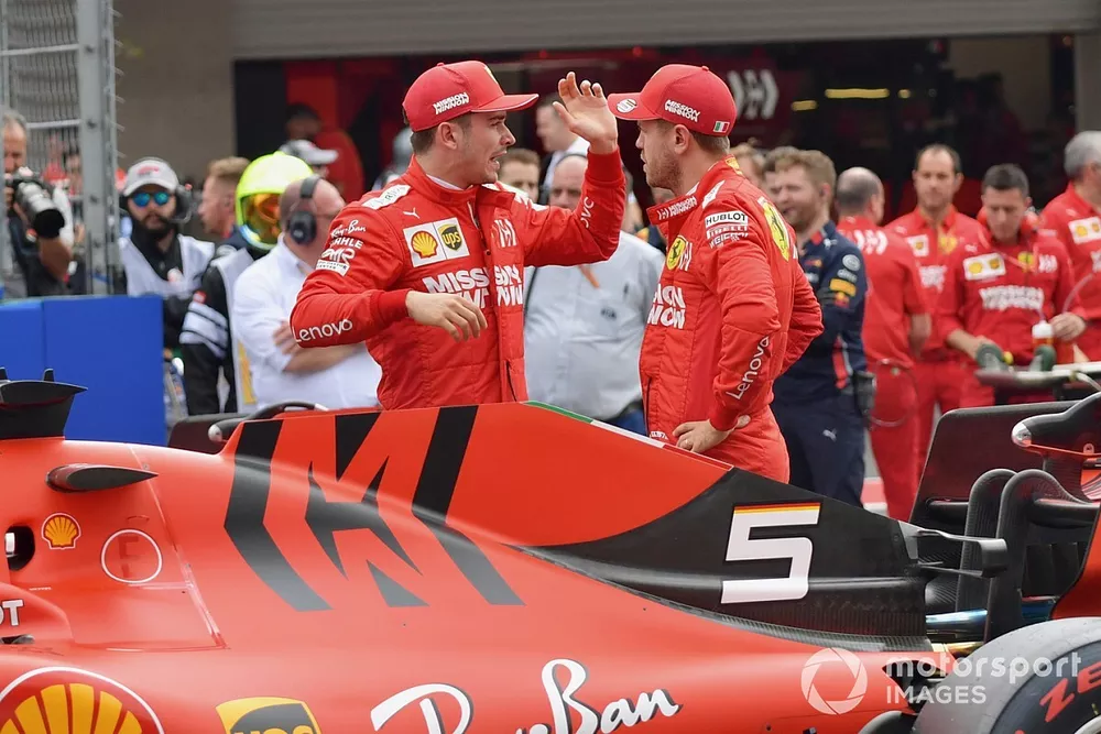 Charles Leclerc, Ferrari, y Sebastian Vettel, Ferrari, hablan despu&eacute;s de la calificaci&oacute;n