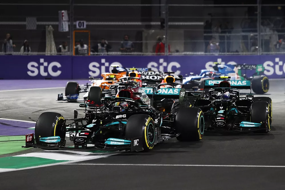 Lewis Hamilton, Mercedes W12, Valtteri Bottas, Mercedes W12, Max Verstappen, Red Bull Racing RB16B, and Sergio Perez, Red Bull Racing RB16B, at the start