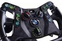 El primer volante para el simracing... y las carreras reales
