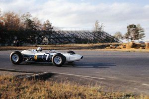 Cuando Ferrari ganó el mundial de F1 con un coche azul... ¡y otro nombre!