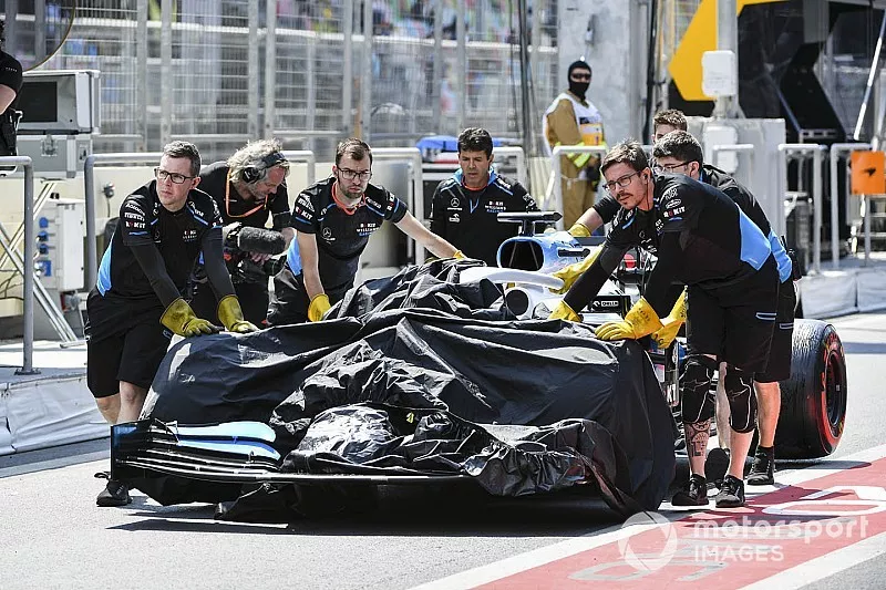 La voiture endommag&eacute;e de George Russell, Williams Racing FW42