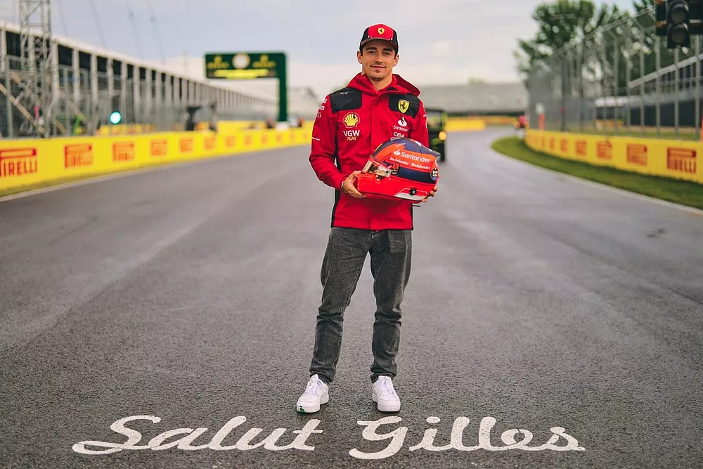 Le casque sp&eacute;cial de Charles Leclerc pour le GP du Canada 2023, en hommage &agrave; Gilles Villeneuve 