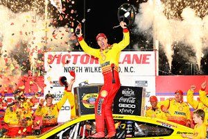 NASCAR All-Star Race: Joey Logano gana la carrera y el mill&oacute;n de d&oacute;lares