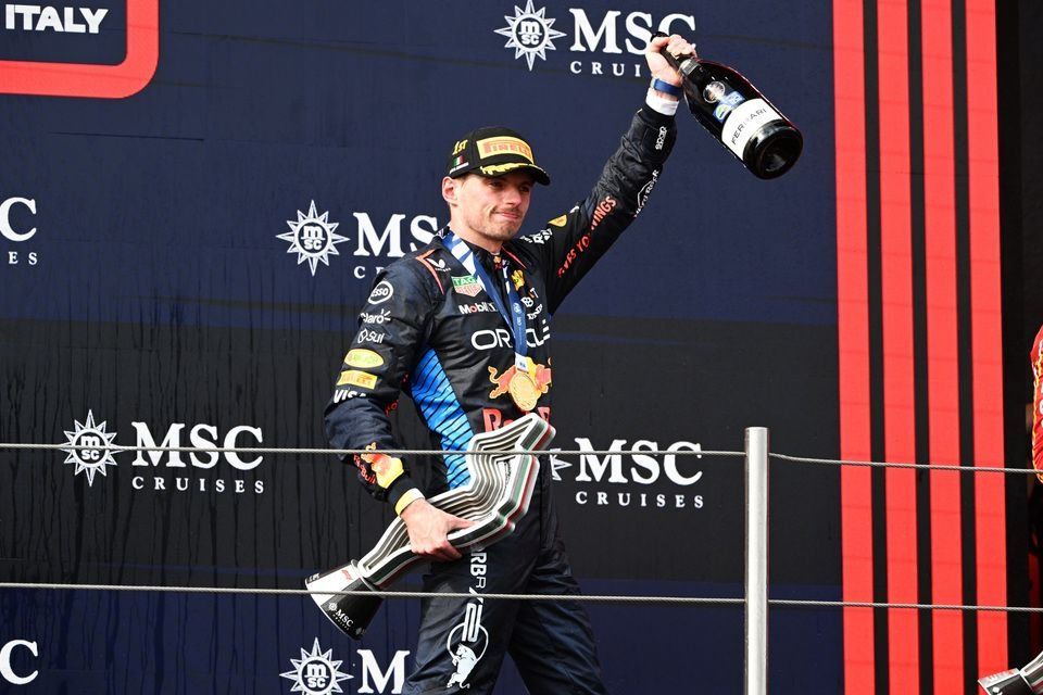 Podio: ganador Max Verstappen, Red Bull Racing