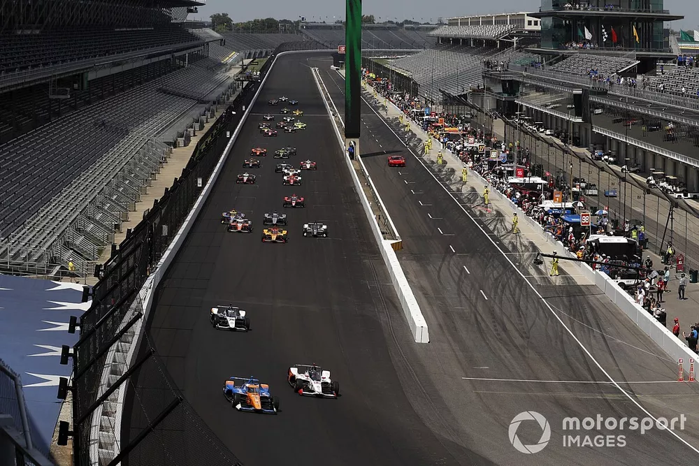 Scott Dixon, Chip Ganassi Racing Honda, Marco Andretti, Andretti Herta avec Marco & Curb-Agajanian Honda en t&ecirc;te au d&eacute;part