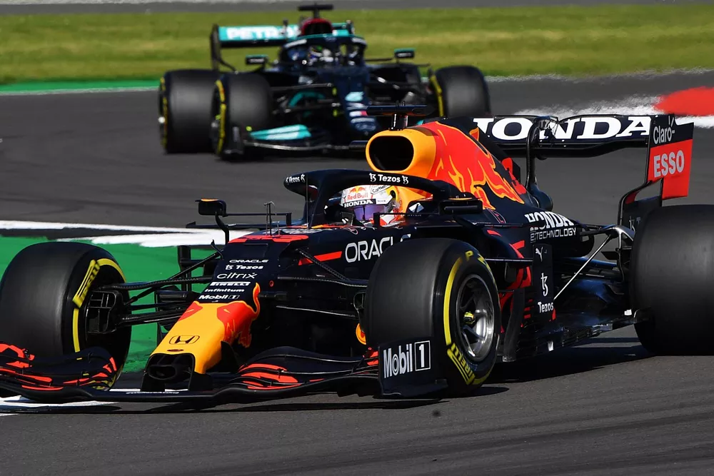 Max Verstappen, Red Bull Racing RB16B, Lewis Hamilton, Mercedes W12