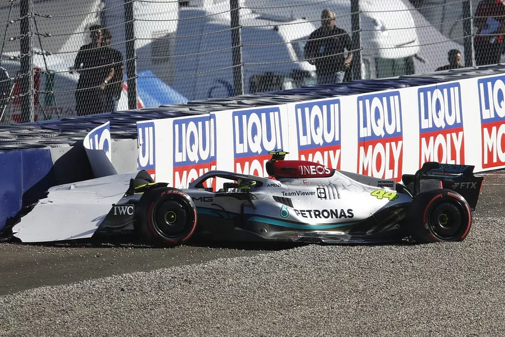 Lewis Hamilton, Mercedes W13 crashes