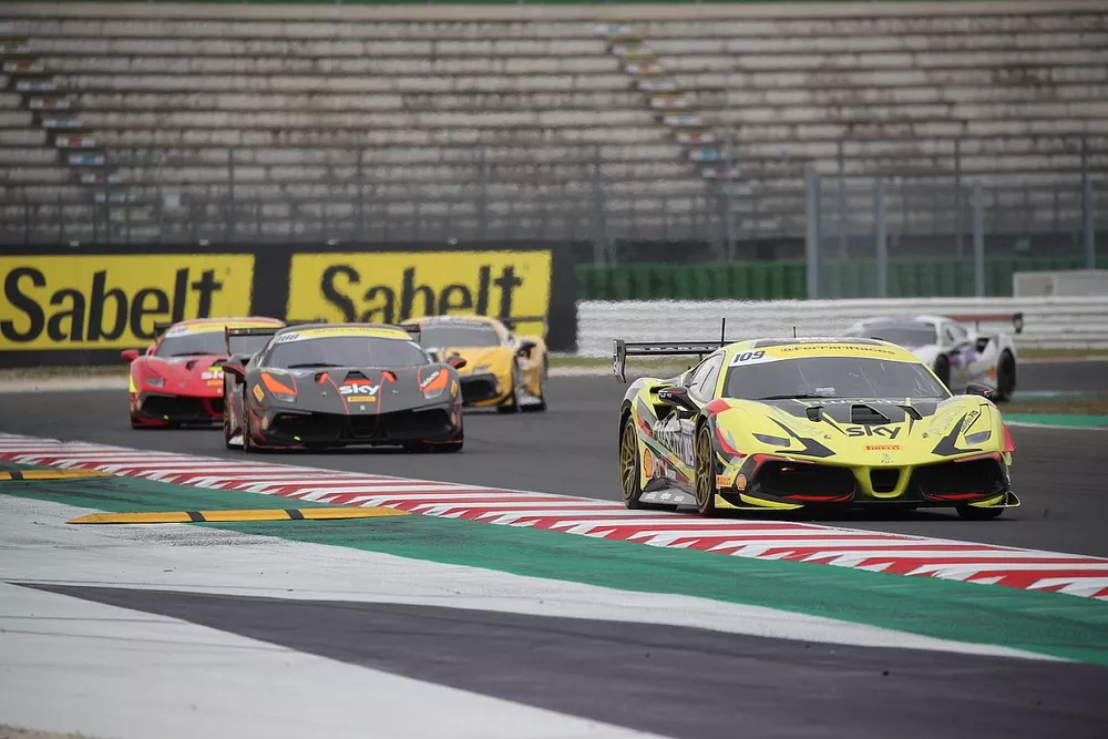 Ernst Kirchmayr, Baron Motorsport precede Roger Grouwels, Race Art - Kroymans
