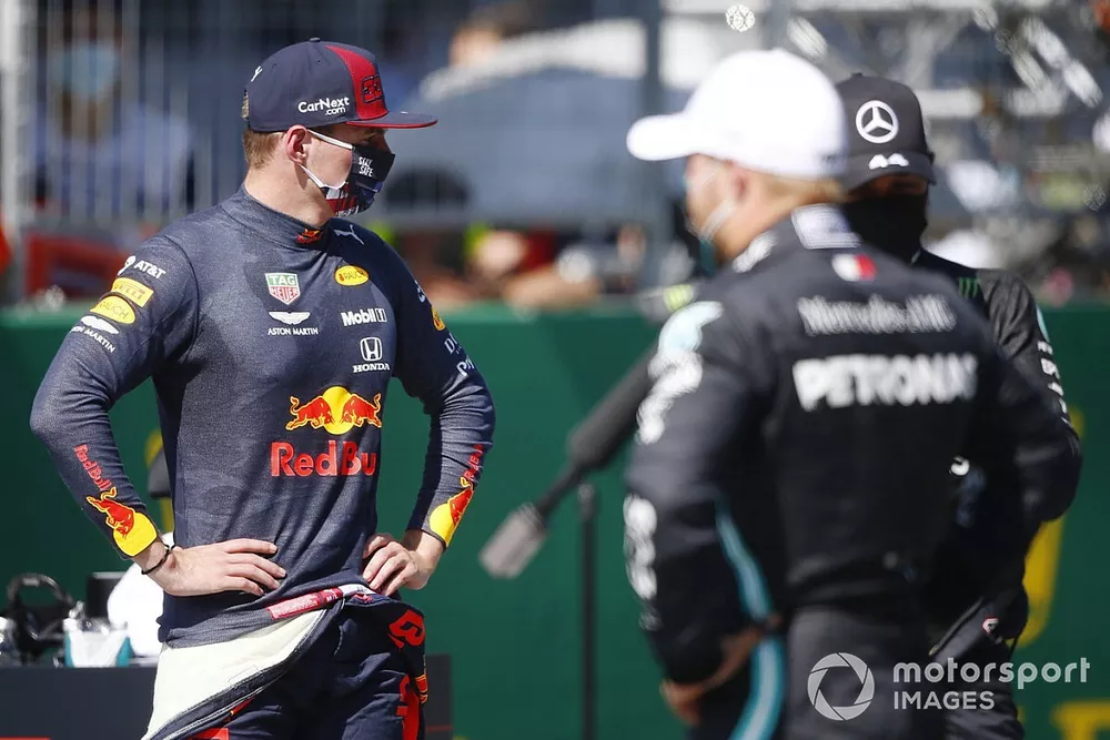 Max Verstappen, Red Bull Racing, Lewis Hamilton, Mercedes-AMG Petronas F1, et Valtteri Bottas, Mercedes F1 W11 EQ Performance, after qualifying