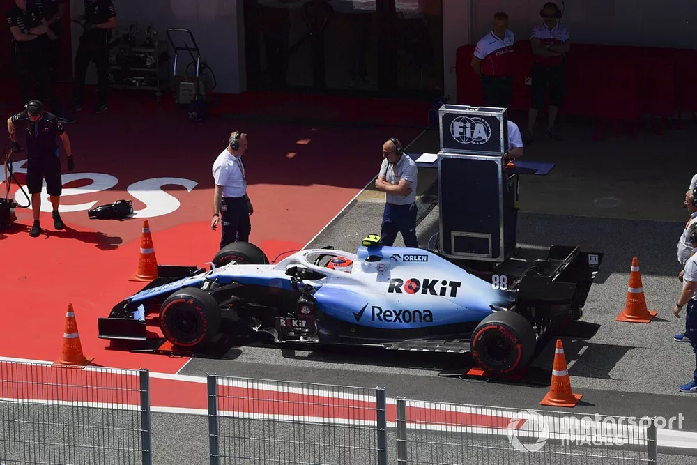 Robert Kubica, Williams FW42 being stopped by the FIA to the weighbridge