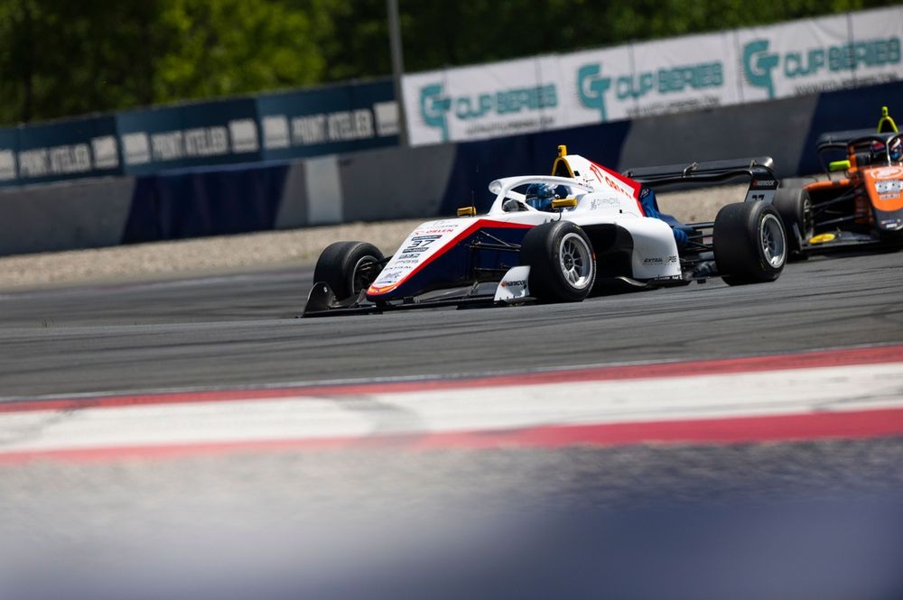 Kacper Sztuka, Campos Racing