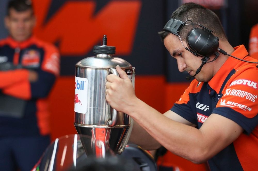 Poniendo combustible