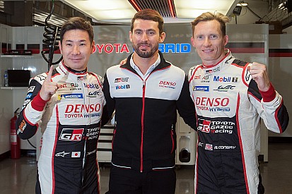 Toyota fecha primeira fila na China; Senna sai em 3º