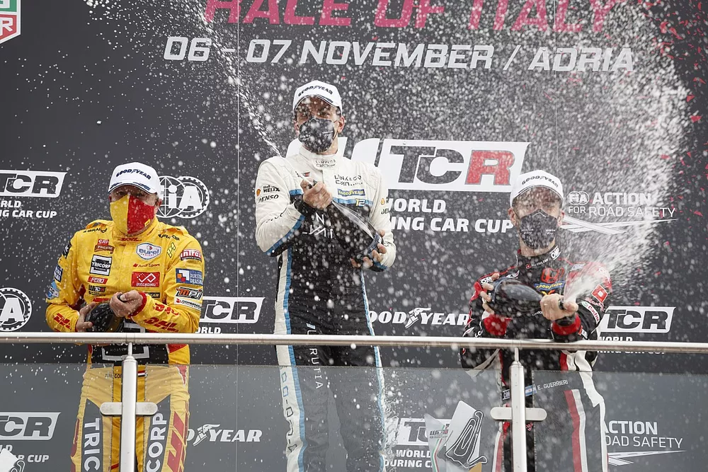 Podio: Ganador de la carrera Santiago Urrutia, Cyan Performance Lynk & Co Lynk & Co 03 TCR, segundo lugar Tom Coronel, Comtoyou DHL Team Audi Sport Audi RS 3 LMS, tercer lugar Esteban Guerrieri, ALL-INKL.COM M&uuml;nnich Motorsport Honda Civic Type R TCR