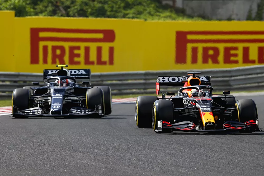 Max Verstappen, Red Bull Racing RB16B, Pierre Gasly, AlphaTauri AT02