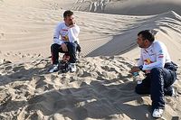 El copiloto de Loeb, Daniel Elena, se fractur&oacute; el coxis en el impacto