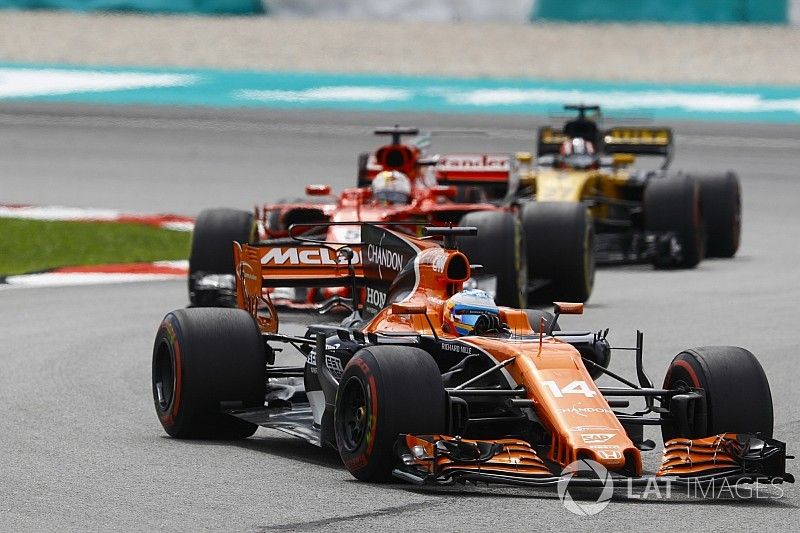 Fernando Alonso, McLaren MCL32, Sebastian Vettel, Ferrari SF70H, Nico Hulkenberg, Renault Sport F1 T