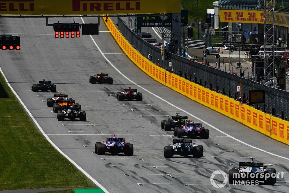 Los pilotos se alinean para practicar sus procedimientos de arranque al final de la sesi&oacute;n