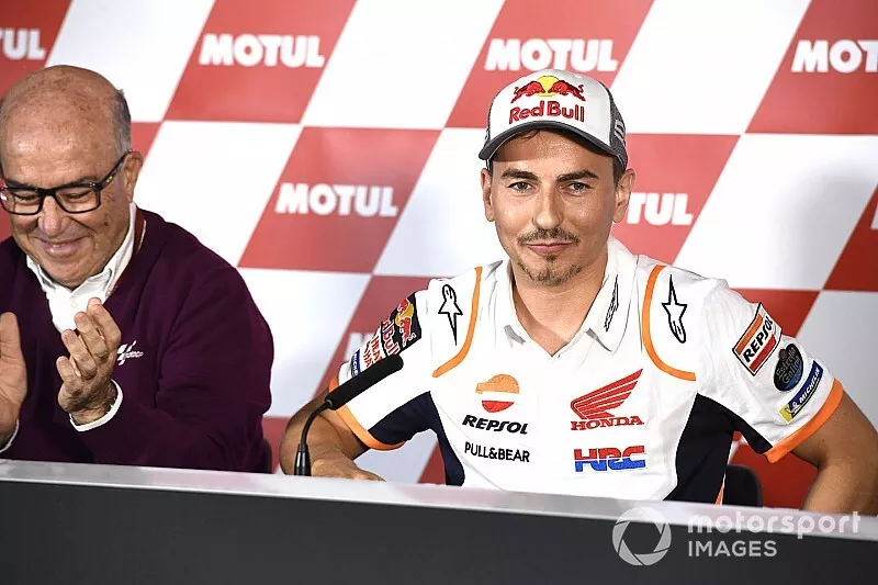 Carmelo Ezpeleta, CEO Dorna Sports with Jorge Lorenzo, Repsol Honda Team announcing retirement