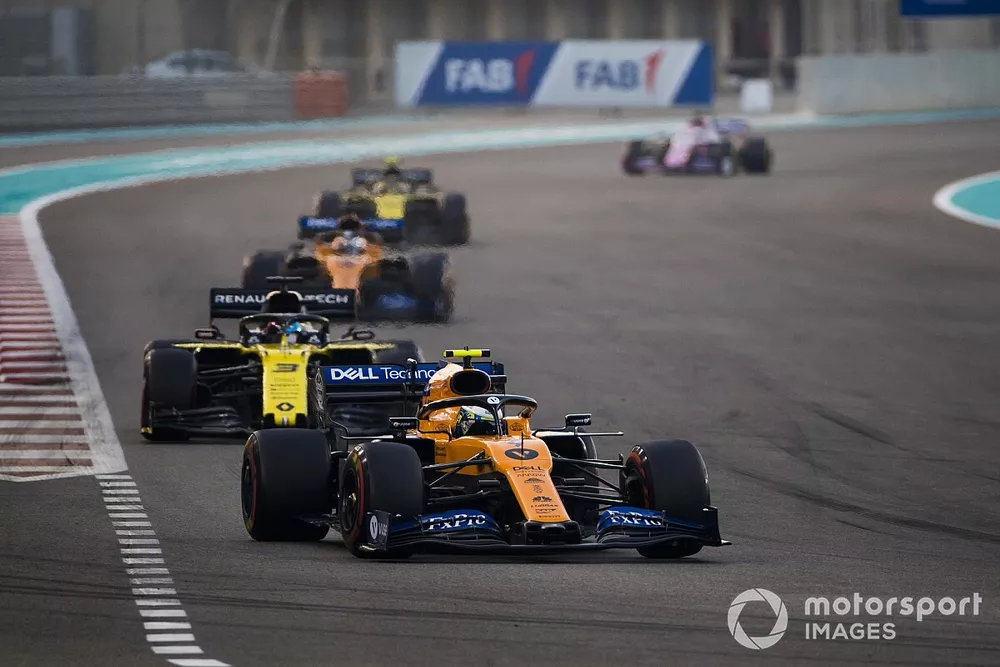 Lando Norris, McLaren MCL34, Daniel Ricciardo, Renault F1 Team R.S.19, Carlos Sainz Jr., McLaren MCL34, Nico Hulkenberg, Renault F1 Team R.S. 19