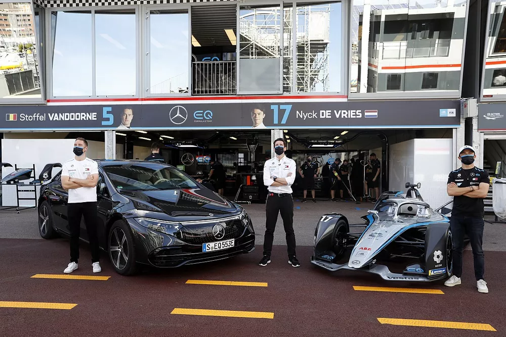 Stoffel Vandoorne, Mercedes-Benz EQ, Ian James team principal, Nyck de Vries, Mercedes-Benz EQ
