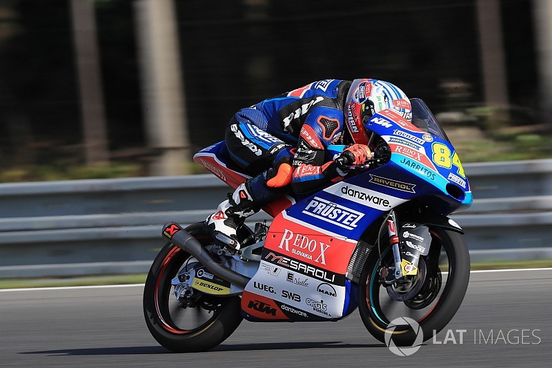 Moto3 Brno: Kornfeil pakt verrassende pole in thuisrace