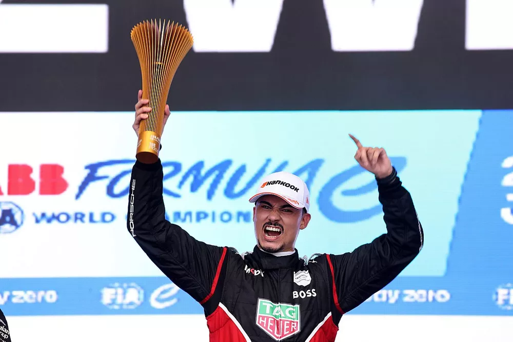 Podium: Race winner Pascal Wehrlein, Porsche