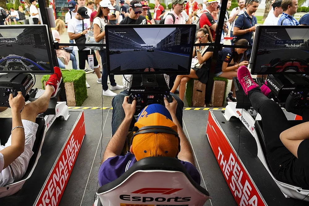 Fans use e-sports simulators