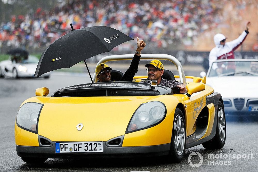 Daniel Ricciardo, Renault F1 Team, in the drivers parade