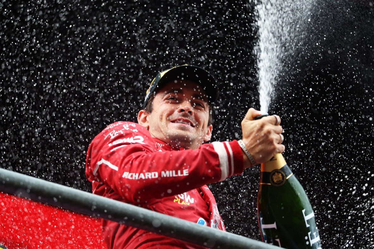 F1 | Ferrari: Leclerc sul podio promuove gli aggiornamenti. E Lewis si riscatta...